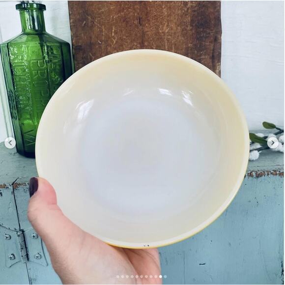Vintage Fire King Ovenware (USA) 14 Deep Yellow Shallow Milk Glass Bowl - Picture 9 of 10